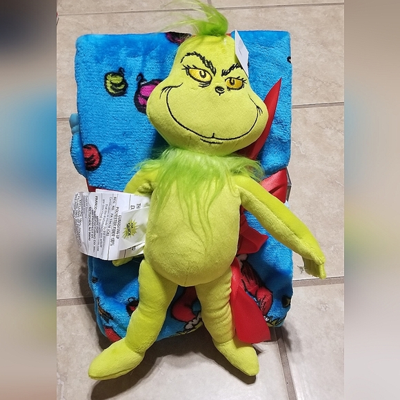 Bedding Dr Seuss The Grinch Hugger Plush Throw Blanket Set Poshmark